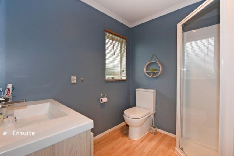 Photo of property in 9 James Nairn Grove, Riverstone Terraces, Upper Hutt, 5018