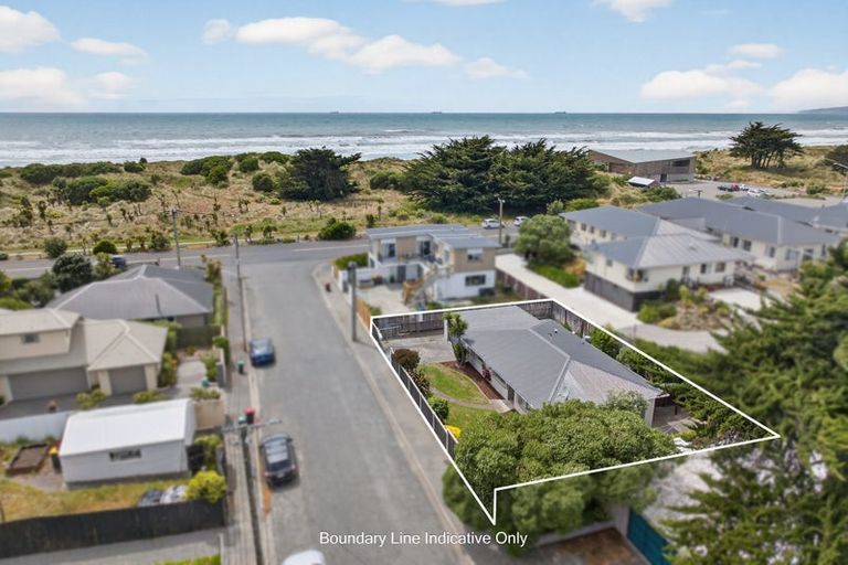 Photo of property in 3 Drake Street, New Brighton, Christchurch, 8061