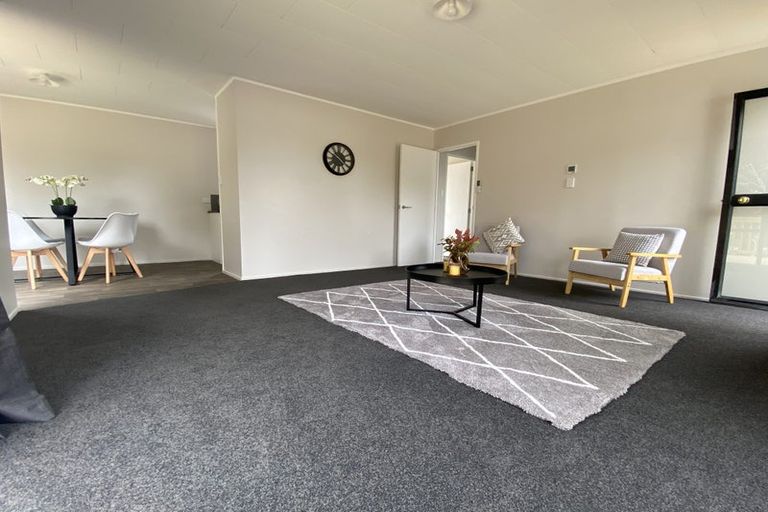 Photo of property in 3 Lowell Place, Massey, Auckland, 0614