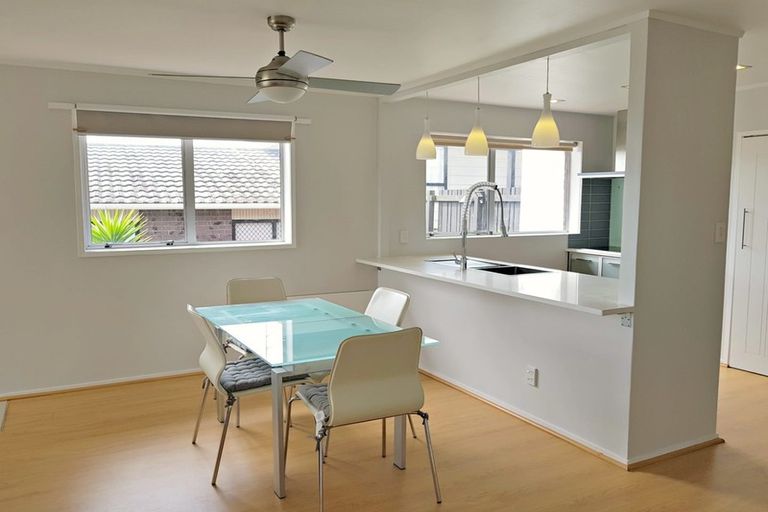 Photo of property in 1/51 Shanaway Rise, Hillcrest, Auckland, 0627