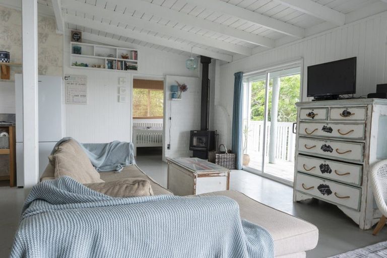 Photo of property in 43 Doves Bay Road, Kerikeri, 0294