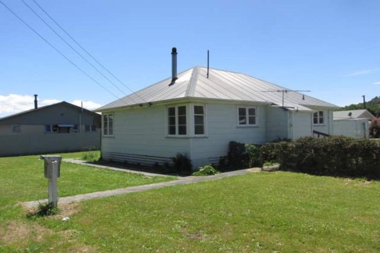 Photo of property in 19 Victory Street, Reefton, 7830