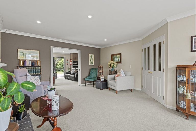 Photo of property in 9 Rosebank Avenue, Kelvin Grove, Palmerston North, 4414