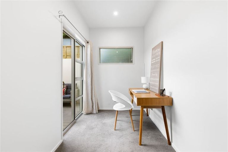 Photo of property in 4 Law Lane, Mount Pleasant, Christchurch, 8081