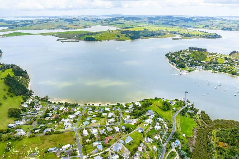 Photo of property in 9 Rigby Street, Whakapirau, 0583