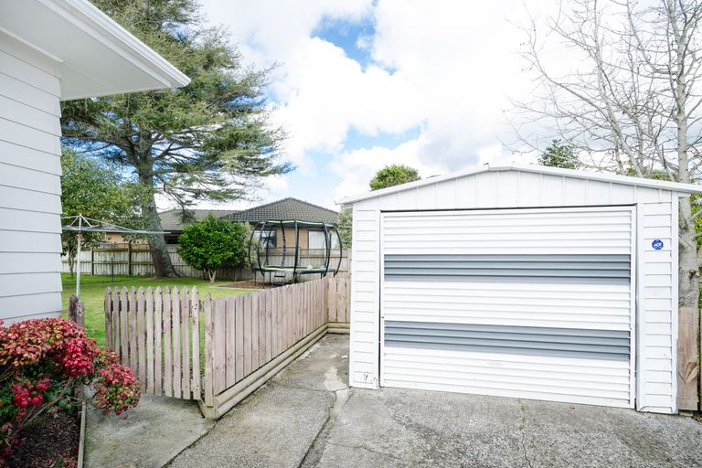Photo of property in 38 Amberley Avenue, Te Atatu South, Auckland, 0610