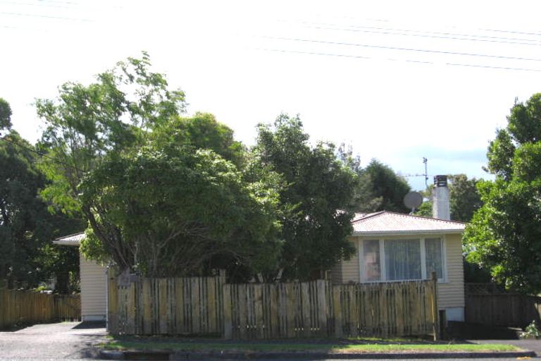 Photo of property in 33 Golf Road, New Lynn, Auckland, 0600
