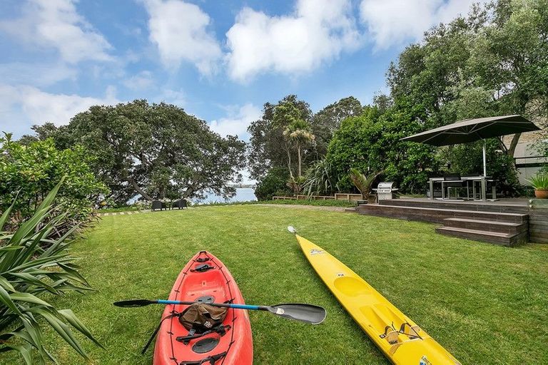 Photo of property in 28 Valhalla Drive, Beach Haven, Auckland, 0626