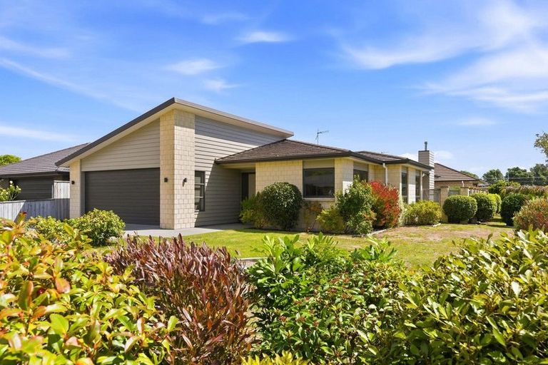 Photo of property in 2 Pearson Place, Paraparaumu, 5032