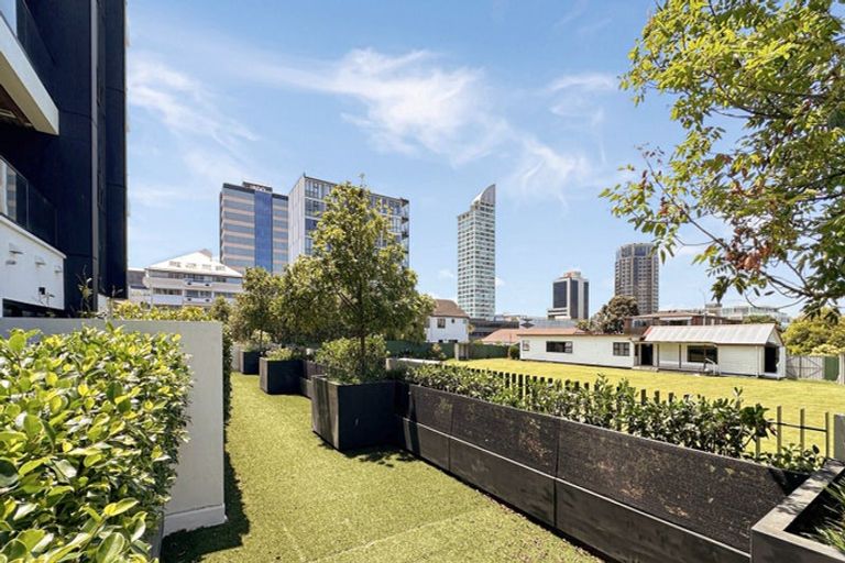 Photo of property in Frank Sargeson Apts, 6/74g Anzac Street, Takapuna, Auckland, 0622