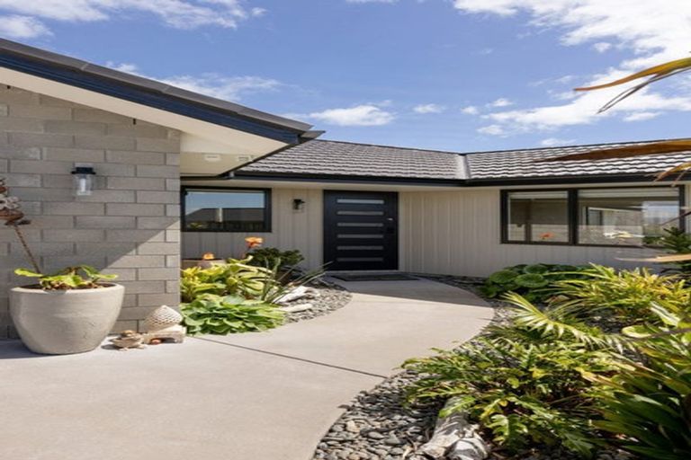 Photo of property in 12 Brendan Close, Omokoroa, 3114