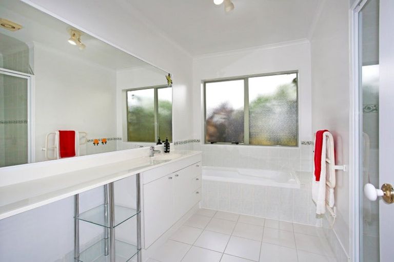 Photo of property in 6 Cottesmore Place, Huntington Park, Auckland, 2013