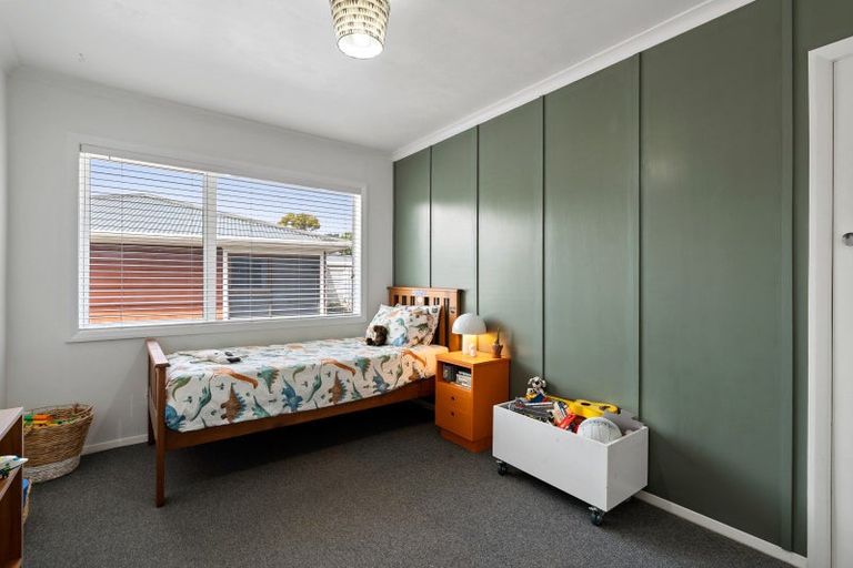 Photo of property in 19 Kereru Bend, Tawa, Wellington, 5028