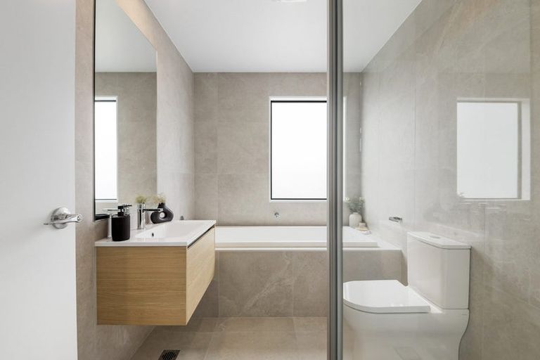 Photo of property in 33 Isabella Lane, Henderson, 0610