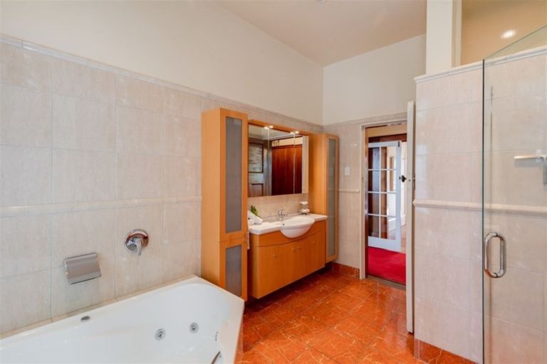 Photo of property in 27 Leinster Road, Merivale, Christchurch, 8014