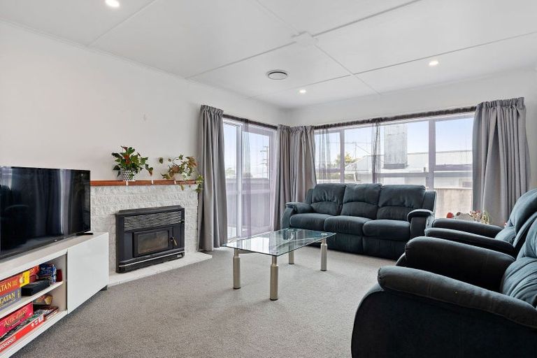 Photo of property in 3 Catherine Crescent, Paparangi, Wellington, 6037
