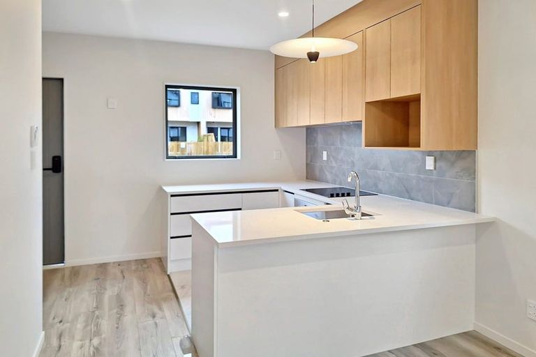 Photo of property in 17 Tokarewa Close, Mount Wellington, Auckland, 1062