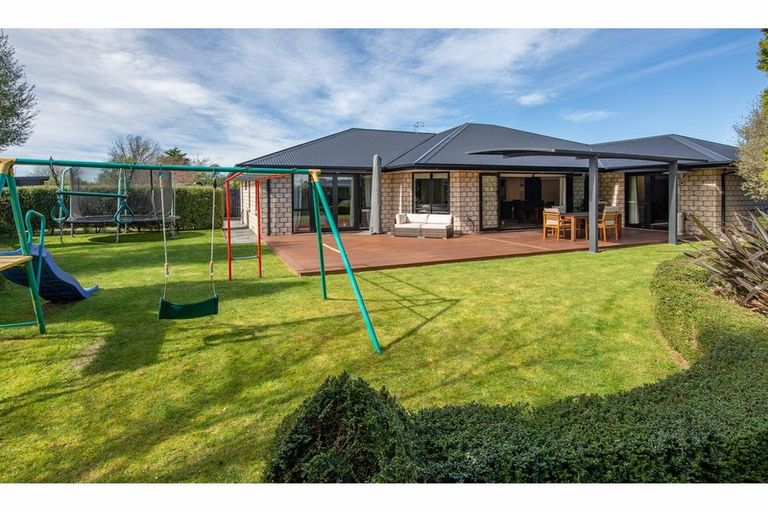 Photo of property in 42 Acacia Avenue, Rangiora, 7400