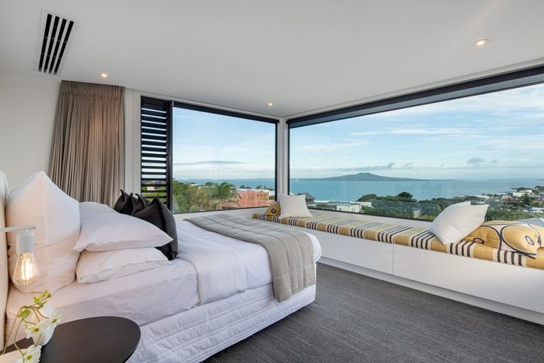 Photo of property in 25 Seaview Road, Castor Bay, Auckland, 0620