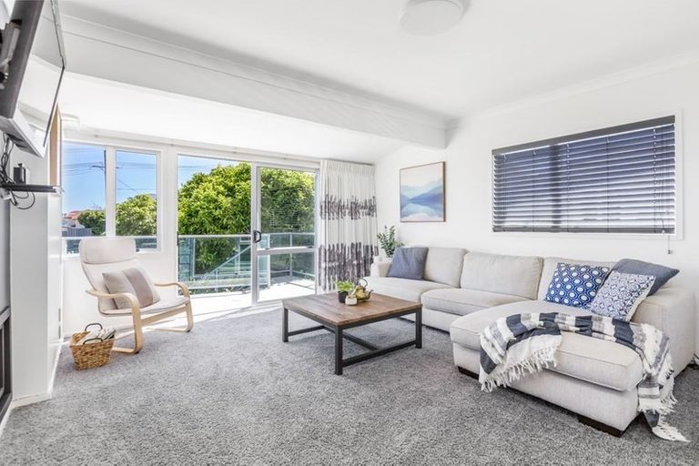 Photo of property in 1301 Whangaparaoa Road, Army Bay, Whangaparaoa, 0930
