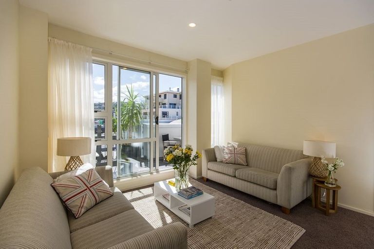 Photo of property in Stadium Garden Flats, 406/107 Thorndon Quay, Pipitea, Wellington, 6011