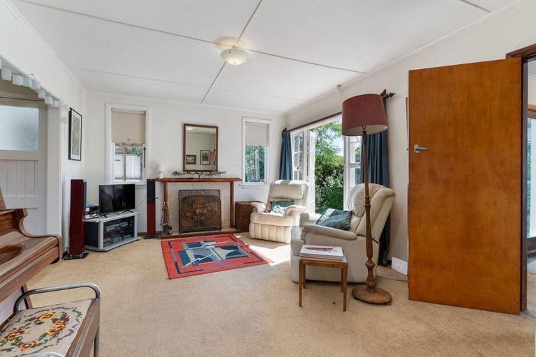 Photo of property in 10 Moreton Road, Carterton, 5713