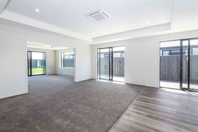 Photo of property in 8 Angus Place, Rangiora, 7400