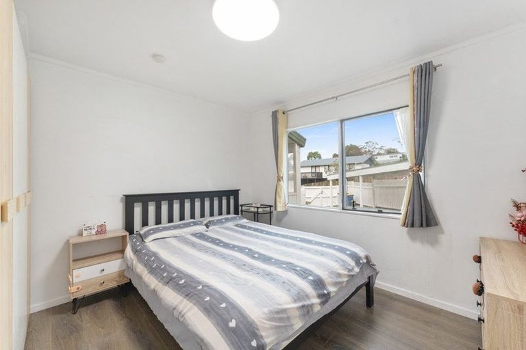 Photo of property in 33a Lilburn Crescent, Massey, Auckland, 0614
