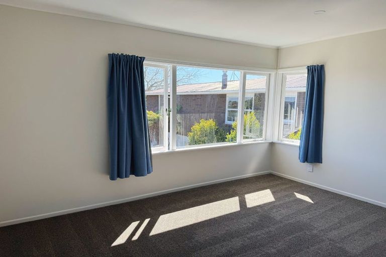 Photo of property in 3 Trinidad Road, Sunnynook, Auckland, 0620