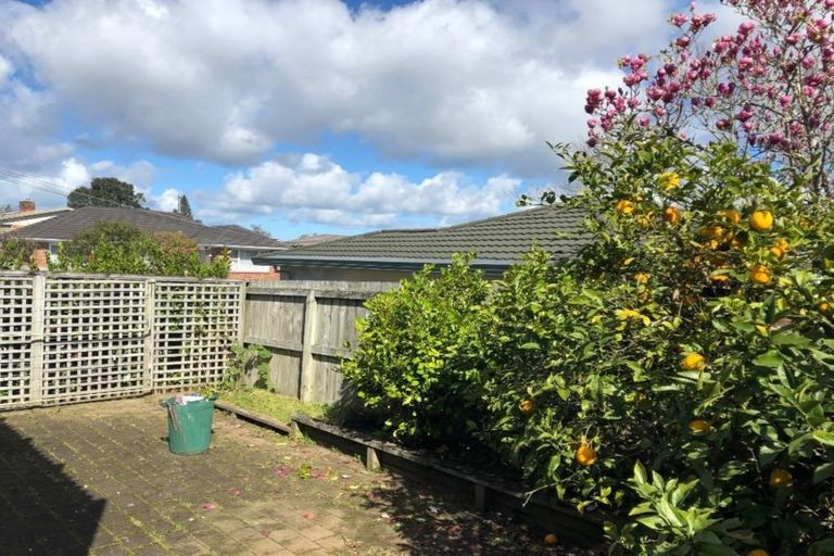 Photo of property in 2 Marie Crescent, Te Atatu South, Auckland, 0610