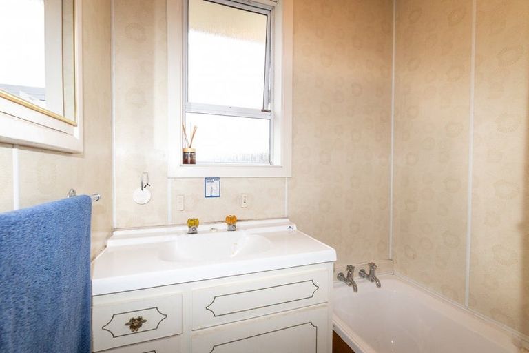 Photo of property in 68 Waldron Crescent, Green Island, Dunedin, 9018