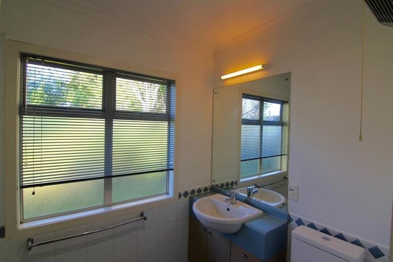 Photo of property in 20 Cinnabar Place, Westgate, Auckland, 0614
