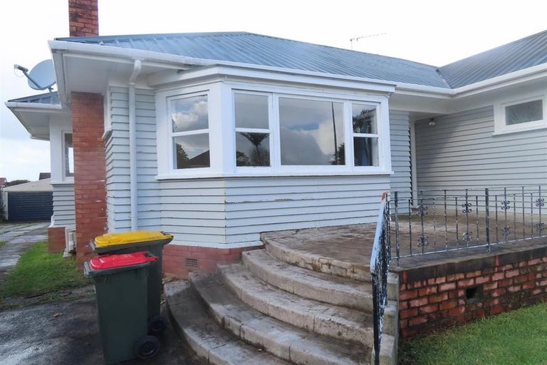 Photo of property in 102 Ridge Road, Howick, Auckland, 2014