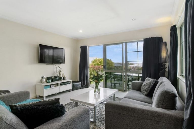 Photo of property in 28 Lakeridge Close, Rangatira Park, Taupo, 3330