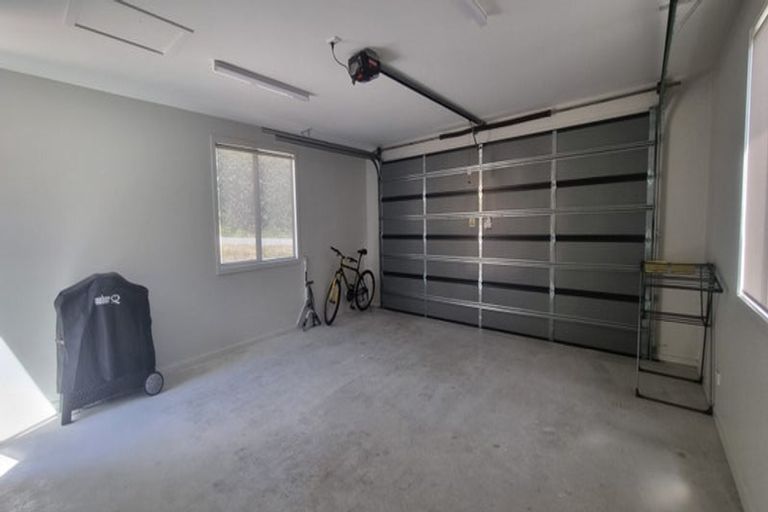 Photo of property in 16 Kinross Lane, Jacks Point, Queenstown, 9371