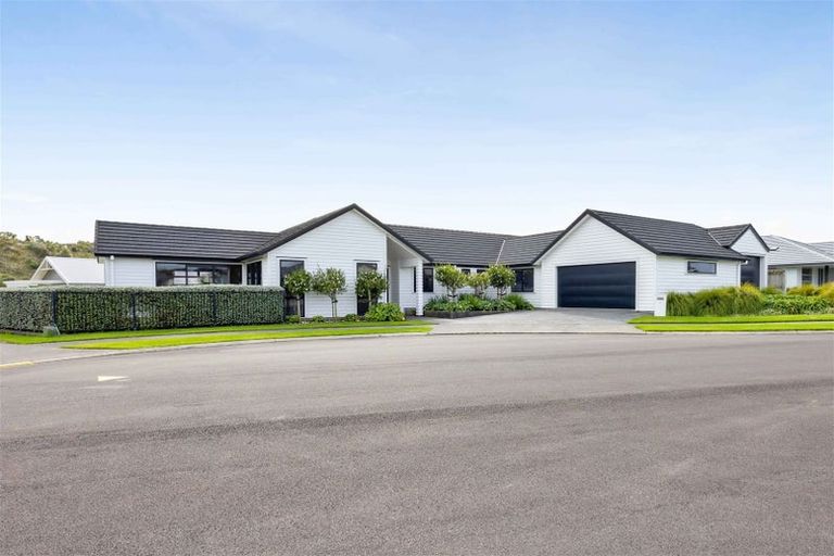 Photo of property in 6 Pebble Beach Court, Waiwhakaiho, New Plymouth, 4312
