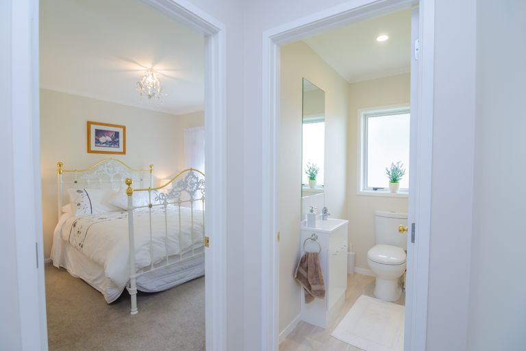 Photo of property in 10 Feist Street, Carterton, 5713