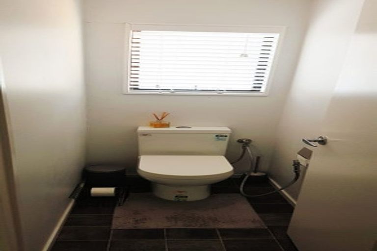 Photo of property in 1/38 Kaipatiki Road, Glenfield, Auckland, 0629