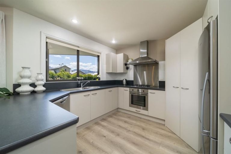 Photo of property in 1 Manorburn Place, Lake Hayes, Queenstown, 9304