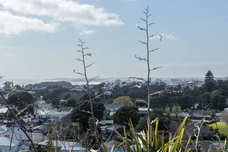 Photo of property in 5b Mission Street, Moturoa, New Plymouth, 4310