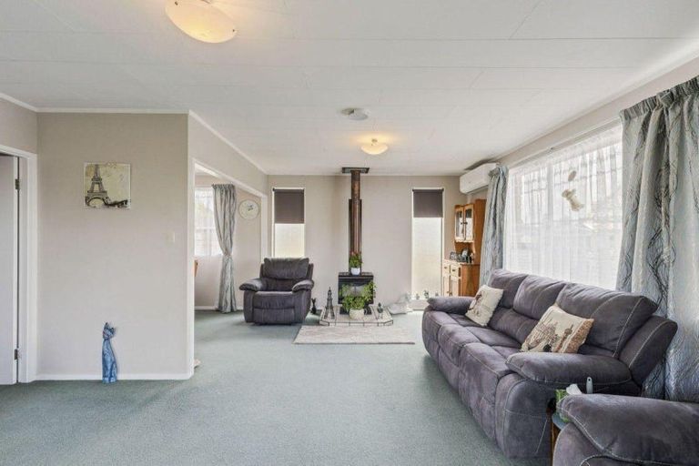 Photo of property in 12 Towai Street, Inglewood, 4330