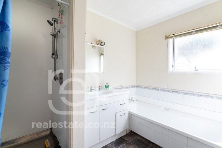 Photo of property in 29 Moncrieff Avenue, Clendon Park, Auckland, 2103