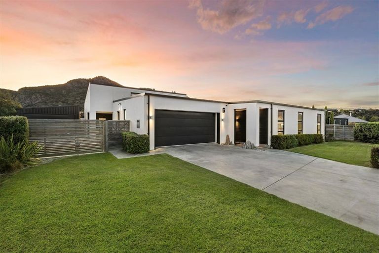 Photo of property in 5 Poppy Lane, Albert Town, Wanaka, 9305