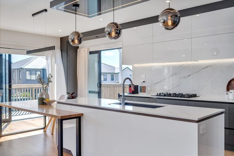 Photo of property in 80 Drumbuoy Drive, Flat Bush, Auckland, 2019