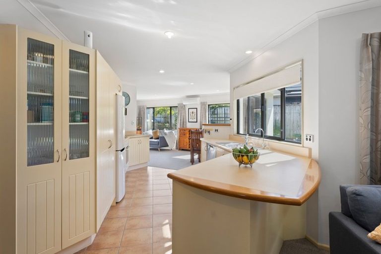 Photo of property in 7 Quadrant Heights, Paraparaumu, 5032