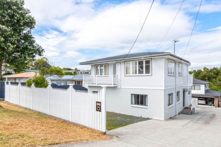Photo of property in 65 Awaroa Road, Sunnyvale, Auckland, 0612