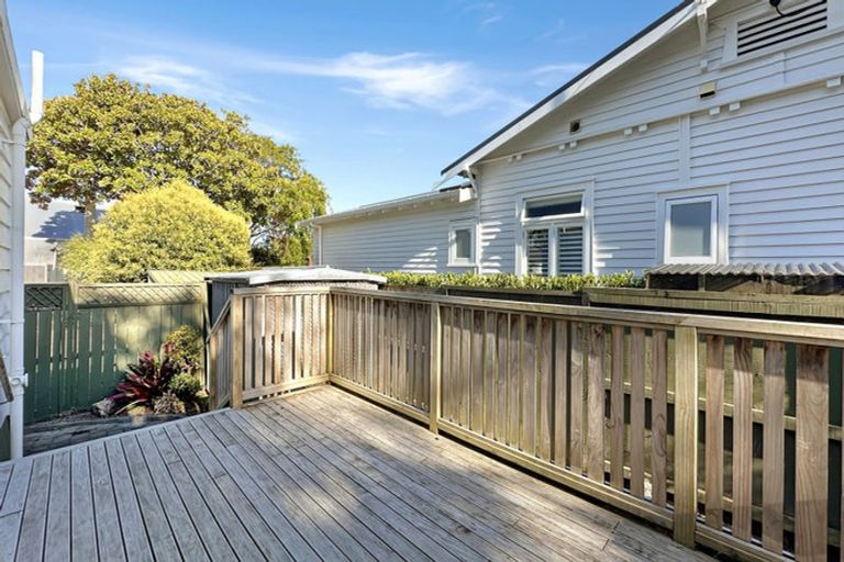 Photo of property in 1 North Avenue, Narrow Neck, Auckland, 0624