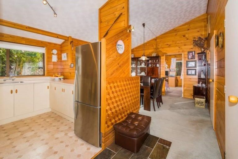 Photo of property in 100 Nigel Road, Browns Bay, Auckland, 0630