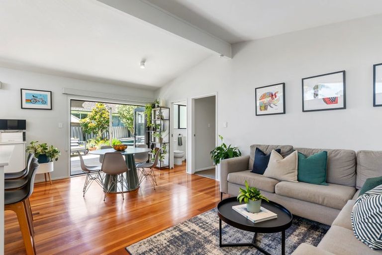 Photo of property in 30 Fairdale Place, Birkdale, Auckland, 0626