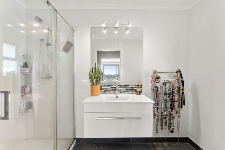 Photo of property in 210 Waikite Road, Welcome Bay, Tauranga, 3175